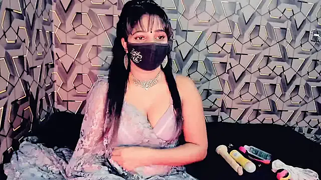 roouse – webcam model profile photo Image 7