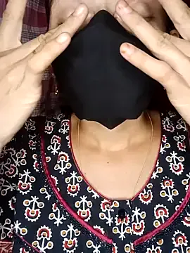 roouse – webcam model profile photo Image 6