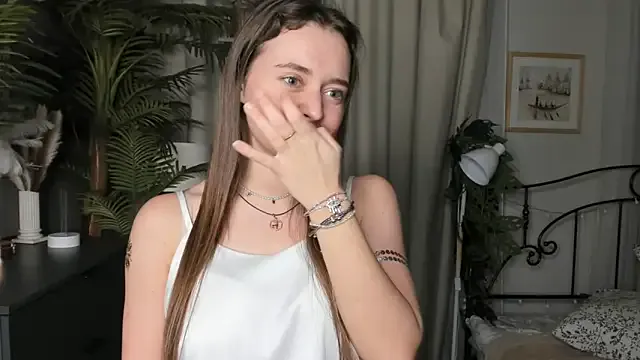 petites_perles – webcam model profile photo Image 4