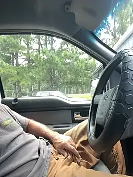 DomManlyGuy – webcam model profile photo Image 8