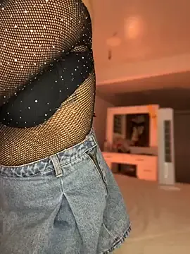 yakamozamazing – webcam model profile photo Image 11