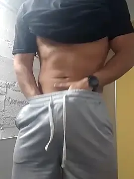 DomManlyGuy – webcam model profile photo Image 12