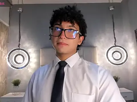 _Alicee_1 – webcam model profile photo Image 2