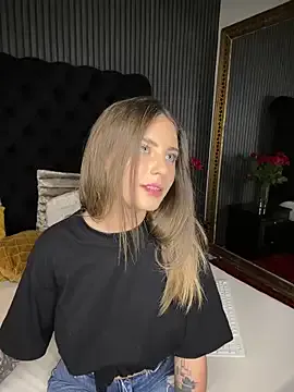 VanessaHart Image 14