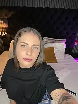 VanessaHart Image 15