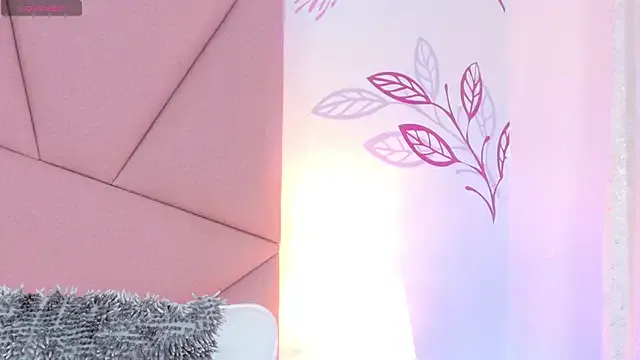 plush_flame_twinkle_meow – webcam model profile photo Image 10