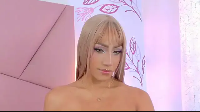 plush_flame_twinkle_meow – webcam model profile photo Image 16