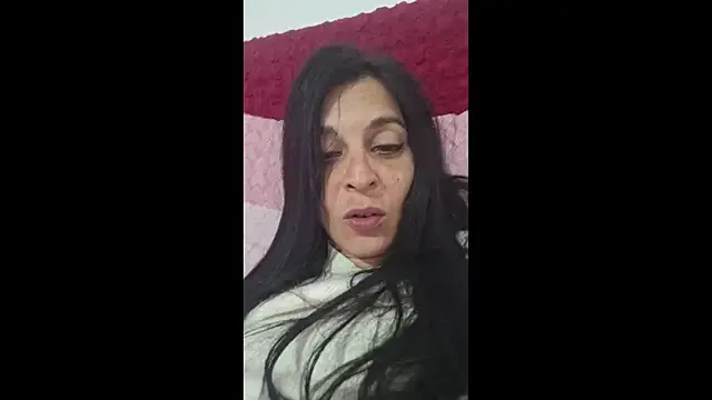 Viola43 chat room preview