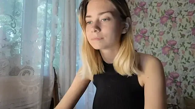 PumaShyXD – webcam model profile photo Image 2