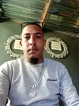 DomManlyGuy – webcam model profile photo Image 8