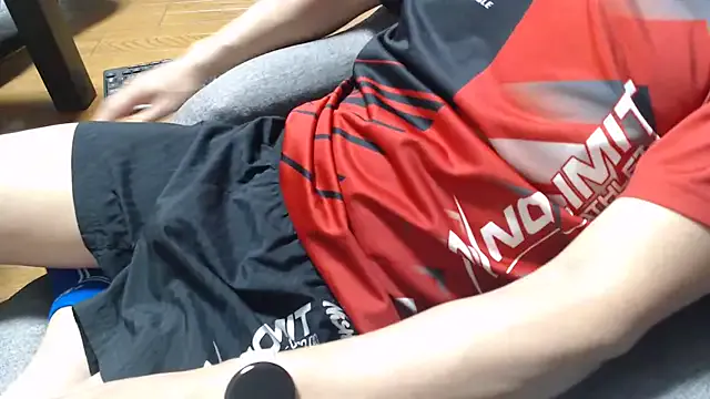 little_sweet_18 – webcam model profile photo Image 5