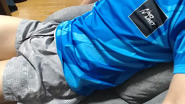 little_sweet_18 – webcam model profile photo Image 6