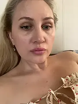 YourBlondee Image 2