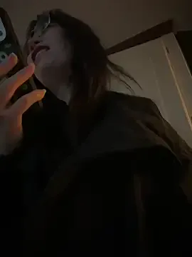 roouse – webcam model profile photo Image 10