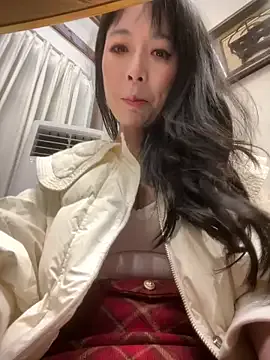 roouse – webcam model profile photo Image 12