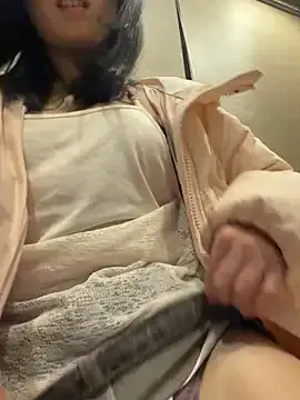 roouse – webcam model profile photo Image 15