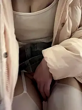 roouse – webcam model profile photo Image 16