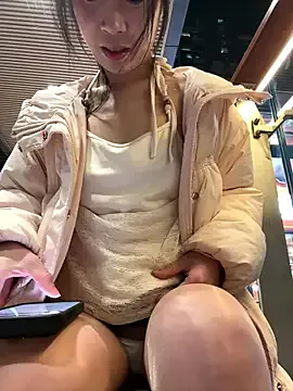 roouse – webcam model profile photo Image 19