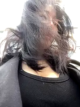 roouse – webcam model profile photo Image 3