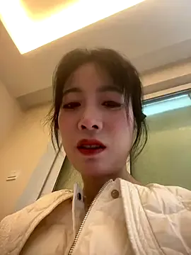 roouse – webcam model profile photo Image 4