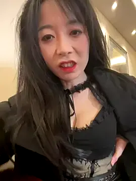 roouse – webcam model profile photo Image 6