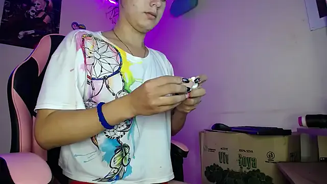 Benson18y – webcam model profile photo Image 2